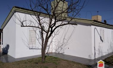 Casa en alquiler c/ cochera en Villa Allende