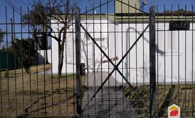 Casa en alquiler c/ cochera en Villa Allende