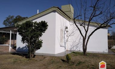 Casa en alquiler c/ cochera en Villa Allende
