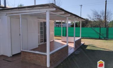 Casa en alquiler c/ cochera en Villa Allende