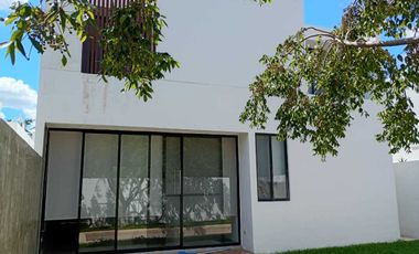 Casa en Venta dentro de Privada con Amenidades, ubicada en Conkal Yucatán