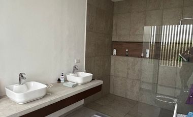 Casa en Venta dentro de Privada con Amenidades, ubicada en Conkal Yucatán