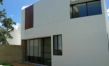 Casa en Venta dentro de Privada con Amenidades, ubicada en Conkal Yucatán