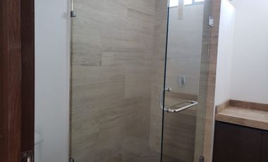 CASA EN VENTA CON RECÁMARA ABAJO EN PARQUE QUERÉTARO  LOMAS DE ANGELÓPOLIS