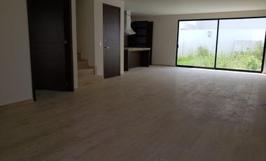 CASA EN VENTA CON RECÁMARA ABAJO EN PARQUE QUERÉTARO  LOMAS DE ANGELÓPOLIS