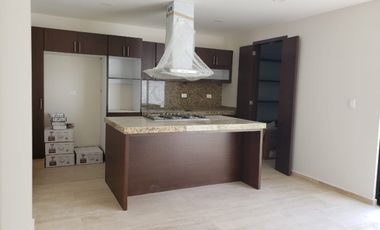 CASA EN VENTA CON RECÁMARA ABAJO EN PARQUE QUERÉTARO  LOMAS DE ANGELÓPOLIS