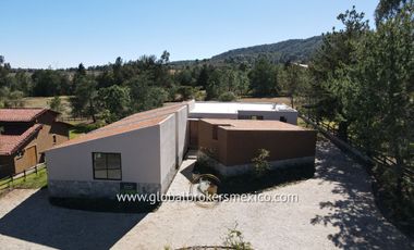 Cabaña Amueblada en Venta! Ubicada en el Fracc. Tapalpa Country Club, Jalisco.