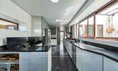 Excelente casa mediterránea en Manquehue Oriente