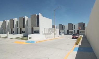 CASA EN VENTA AL NORTE EN RINCONADA DEL CARMEN