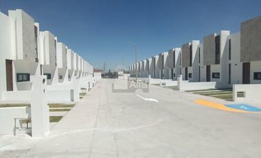 CASA EN VENTA AL NORTE EN RINCONADA DEL CARMEN