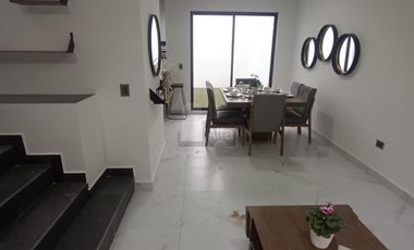CASA EN VENTA AL NORTE EN RINCONADA DEL CARMEN