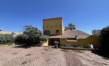 SE ARRIENDA HERMOSA CASA CON VISTA AL MAR (CÓD. 546)