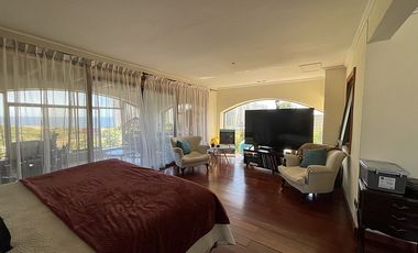 SE ARRIENDA HERMOSA CASA CON VISTA AL MAR (CÓD. 546)