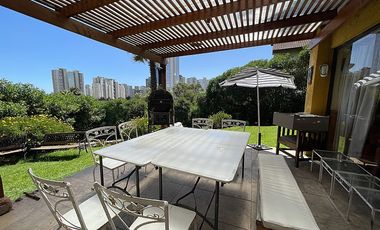 SE ARRIENDA HERMOSA CASA CON VISTA AL MAR (CÓD. 546)