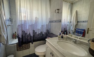 SE ARRIENDA HERMOSA CASA CON VISTA AL MAR (CÓD. 546)