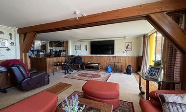 SE ARRIENDA HERMOSA CASA CON VISTA AL MAR (CÓD. 546)