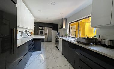 SE ARRIENDA HERMOSA CASA CON VISTA AL MAR (CÓD. 546)