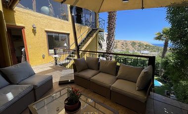 SE ARRIENDA HERMOSA CASA CON VISTA AL MAR (CÓD. 546)