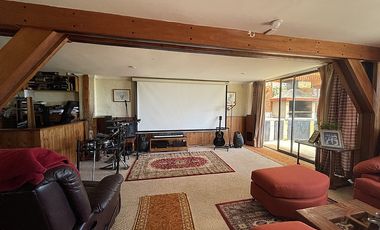 SE ARRIENDA HERMOSA CASA CON VISTA AL MAR (CÓD. 546)