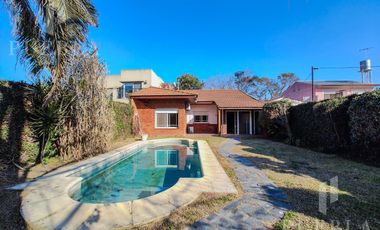 VENTA CASA 4 AMBIENTES CON PISCINA CLIMATIZADA Y QUINCHO EN LA MEJOR ZONA RESIDENCIAL DE RANELAGH