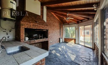 VENTA CASA 4 AMBIENTES CON PISCINA CLIMATIZADA Y QUINCHO EN LA MEJOR ZONA RESIDENCIAL DE RANELAGH