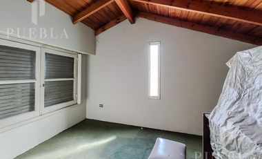VENTA CASA 4 AMBIENTES CON PISCINA CLIMATIZADA Y QUINCHO EN LA MEJOR ZONA RESIDENCIAL DE RANELAGH