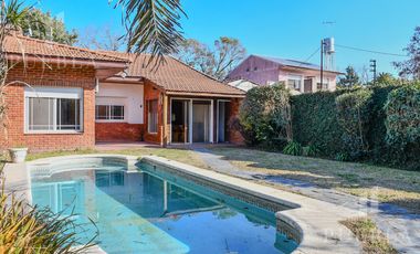 VENTA CASA 4 AMBIENTES CON PISCINA CLIMATIZADA Y QUINCHO EN LA MEJOR ZONA RESIDENCIAL DE RANELAGH