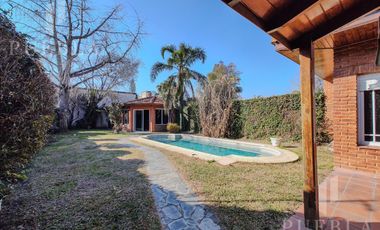 VENTA CASA 4 AMBIENTES CON PISCINA CLIMATIZADA Y QUINCHO EN LA MEJOR ZONA RESIDENCIAL DE RANELAGH