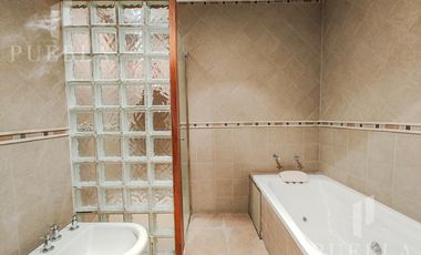 VENTA CASA 4 AMBIENTES CON PISCINA CLIMATIZADA Y QUINCHO EN LA MEJOR ZONA RESIDENCIAL DE RANELAGH