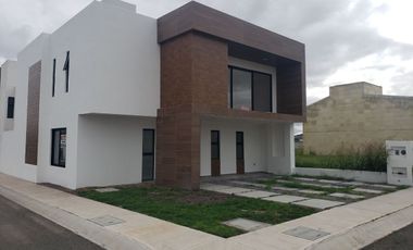 CASA EN VENTA,  CORREGIDORA POR EL PUEBLITO