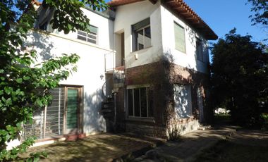 Casa en venta - 4 Dormitorios 3 Baños - Cochera - 1.464Mts2 - City Bell, La Plata