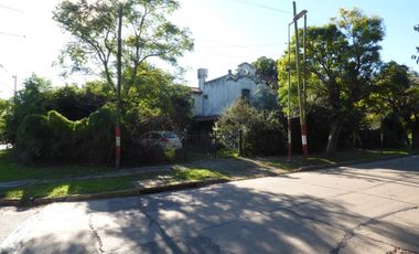 Casa en venta - 4 Dormitorios 3 Baños - Cochera - 1.464Mts2 - City Bell, La Plata