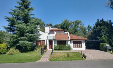 OPORTUNIDAD, Casa de 228m2 en Las Praderas de Lujan