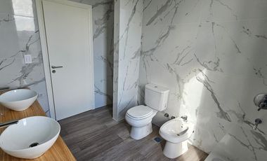 Casa en  venta en San Matías a la laguna 4 dormitorios pileta a estrenar 8187