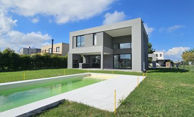 Casa en  venta en San Matías a la laguna 4 dormitorios pileta a estrenar 8187