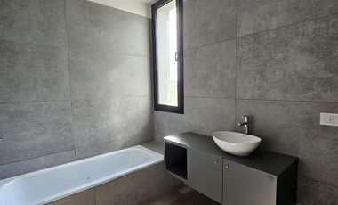 Casa en  venta en San Matías a la laguna 4 dormitorios pileta a estrenar 8187