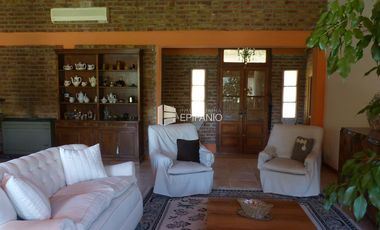 Casa - Venta - General Roca - Zona Residencial - C025