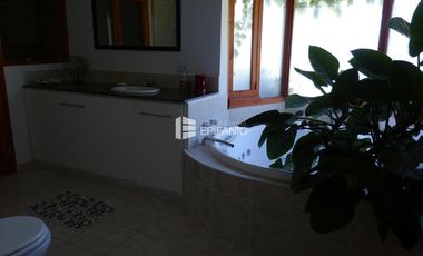 Casa - Venta - General Roca - Zona Residencial - C025