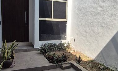 Casa de 3 recamaras AMUEBLADA en Villa de Alvarez, Colima