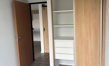 TRES AMBIENTES en VENTA a ESTRENAR . MOLDES al 900 . COLEGIALES