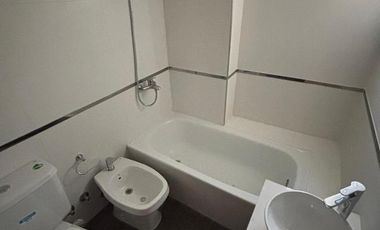 TRES AMBIENTES en VENTA a ESTRENAR . MOLDES al 900 . COLEGIALES