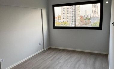 TRES AMBIENTES en VENTA a ESTRENAR . MOLDES al 900 . COLEGIALES