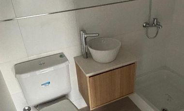 TRES AMBIENTES en VENTA a ESTRENAR . MOLDES al 900 . COLEGIALES