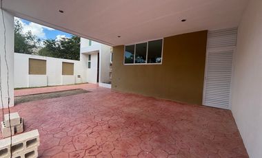 Casa en venta de 4 recámaras - Privada en Conkal