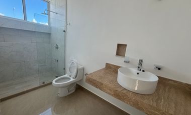 Casa en venta de 4 recámaras - Privada en Conkal