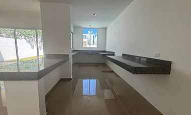 Casa en venta de 4 recámaras - Privada en Conkal