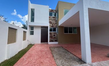 Casa en venta de 4 recámaras - Privada en Conkal
