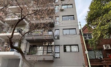MONOAMBIENTE en VENTA a ESTRENAR . MOLDES al 900 . COLEGIALES