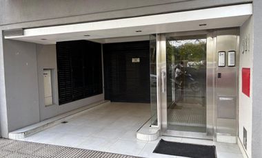 MONOAMBIENTE en VENTA a ESTRENAR . MOLDES al 900 . COLEGIALES