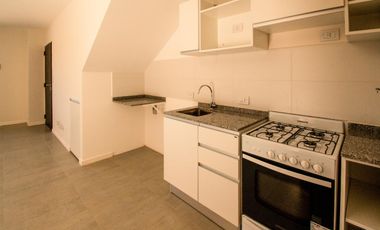 PH de un dormitorio con jardín y parrillero a metros del Río Paraná